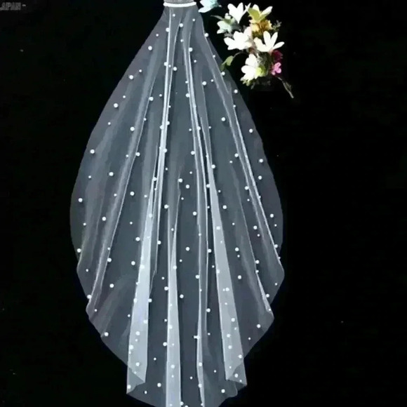 Beautiful Wedding Veil   - Picture 4 of 9